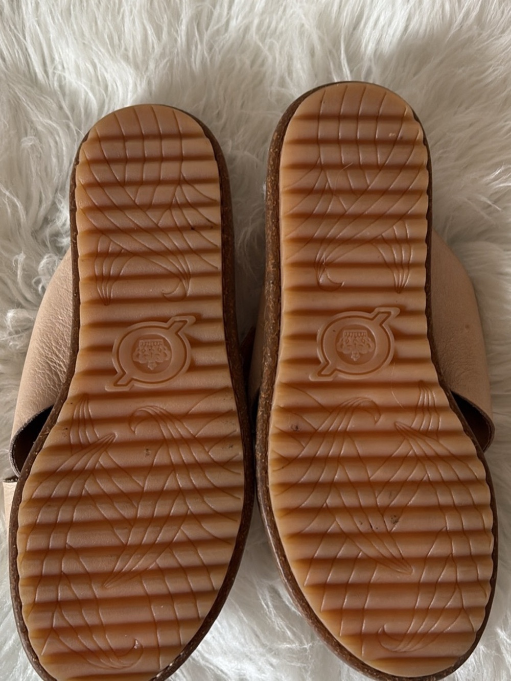 Born Women's Light Beige Leather Crossband Slide Sandals - Picture 9 of 9